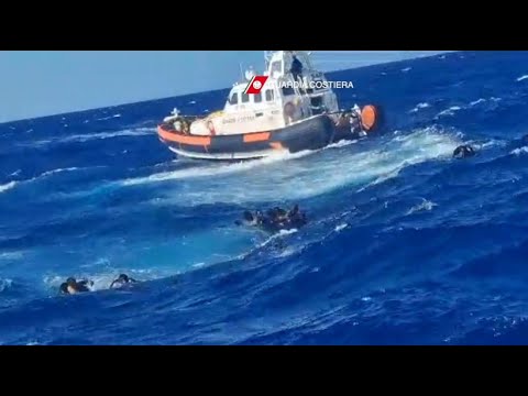 Thirty people missing after refugee boats sink off Lampedusa