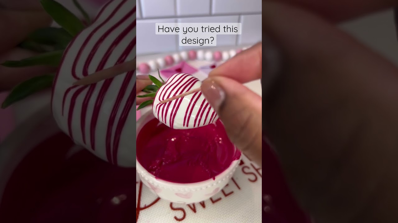 Have you tried this design before? #chocolatecoveredstrawberries #chocolatetreats #drizzling