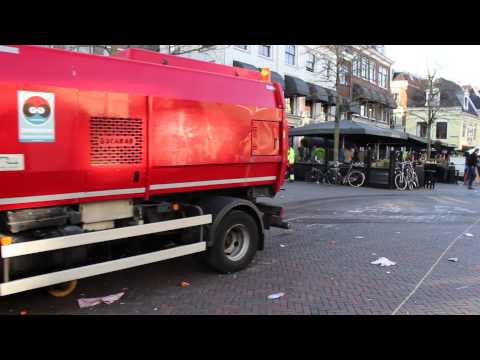 GPTV: Leeuwarden veegt straten schoon na Koningsdag