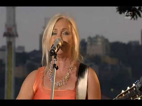 MARIE BERGMANN "INGEN KOMMER UNDAN POLITIKEN" LIVE 2010.