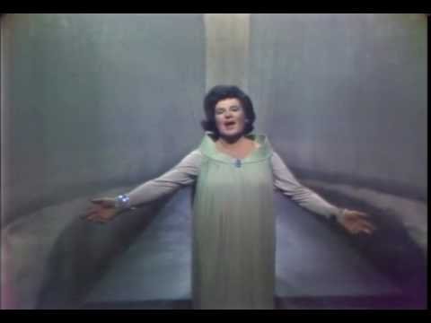 Η Σουηδή υψίφωνος Birgit Nilsson [Μπίργκιτ Νίλσον] ερμηνεύει την άρια της Elisabeth [Ελίζαμπετ] "Dich, teure Halle" [Εσένα, αγαπημένη αίθουσα] από την όπερα Tannhäuser [Τανχώυζερ, 1845] του Richard Wagner [Ρίχαρντ Βάγκνερ], από τηλεοπτική μετάδοση του 1964. Στη λαμπερή αυτή εναρκτήρια άρια της δεύτερης πράξης, η Ελίζαμπετ χαιρετά με ενθουσιασμό την αίθουσα του Wartburg, όπου προσδοκά να ξανασυναντήσει τον αγαπημένο της. Η Nilsson, θρυλική για την ισχύ, τη λάμψη και την ακατάβλητη αντοχή της φωνής της, υπήρξε μία από τις κορυφαίες δραματικές υψιφώνους του βαγκνερικού ρεπερτορίου: εδώ αναδεικνύει με ακτινοβόλο ηχόχρωμα τη νεανική ορμή και τη συναισθηματική θέρμη της ηρωίδας.