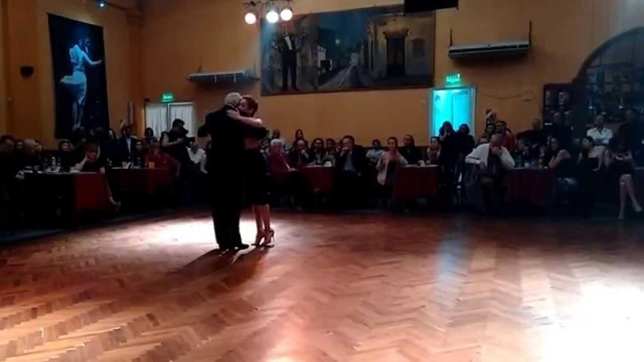EL CHINO PERICO Y PAOLA TACCHETTI . BAILAN RONDA DE ASES.