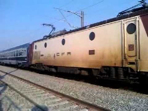 Sosire tren personal în gara Dragoş Vodă (Călăraşi)