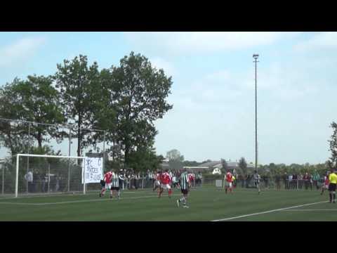 Wesley van Maurik  zet Tricht op 1-0 tegen DFC ( 1 juni 2013)