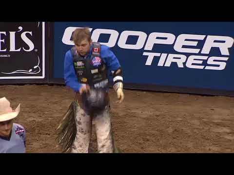 Dakota Buttar rides La Malta for 86.25 points (PBR)