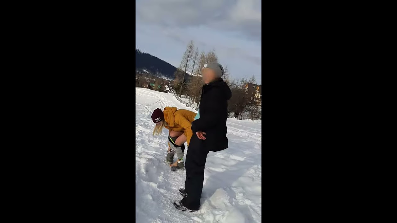 DZIEWCZYNY ROBIĄ KUPĘ NA ŚNIEGU* - 20 STOPNI