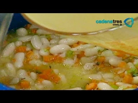 Receta de sopa de frijol blanco con chorizo. Recetas de comida fáciles y rápidas