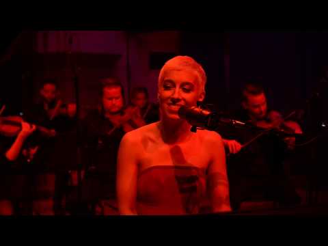 SuRie - Wake Me Up When September Ends (Live)
