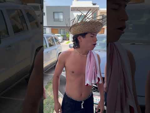 When friends from Acapulco visit you 😅