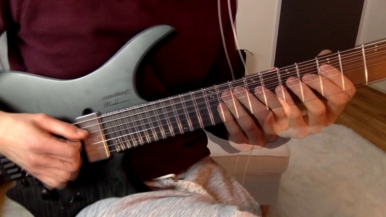 Roberto Barlocci playing a short blues lick on electric guitar