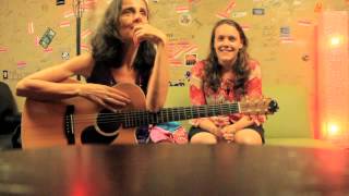 Artist interview with Lucy Wainwright Roche and Suzy Roche at The Red Room @ Cafe 939