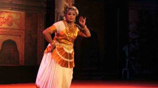 Mohiniyattam performance of Kalamandalam Kshemavathy 