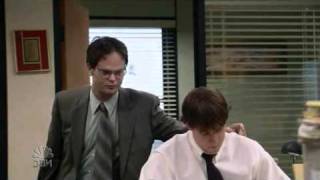 The Office: Dwight shoulder taps Jim