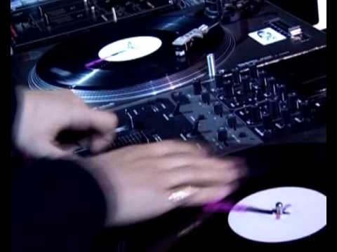 2004 - ie.MERG (USA) v Akakabe (Japan) - DMC Battle For World Supremacy - Semi Final - Battle 1