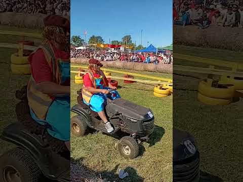 Carrera de tractorsitos  juan Soler se mueve 