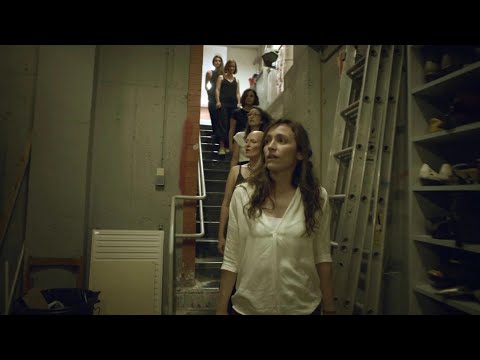 El techo amarillo - Tráiler