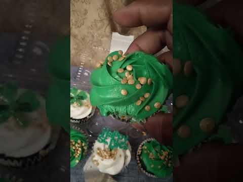 FOOD LION HAPPY SAINT PATRICK'S DAY CUPCAKES $4.99