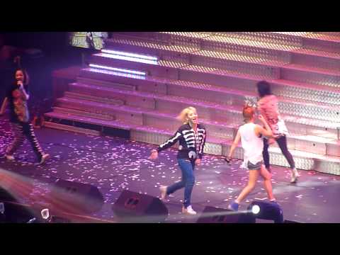 [HD] 110604 - 2ne1 The Party - 07 Clap Your Hands.MTS