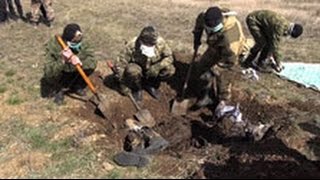 Жуткие кадры эксгумации тел солдат ВСУ, найденных под Дебальцево