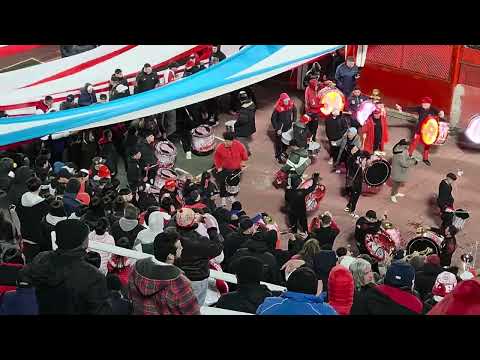 "La Banda de la Quema llegó! Dale dale Gloo!!!" Barra: La Banda de la Quema &bull; Club: Huracán &bull; País: Argentina