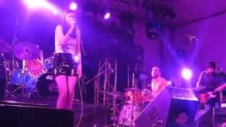 Delafe y las Flores Azules- Mientras beso a mi chico en la arena