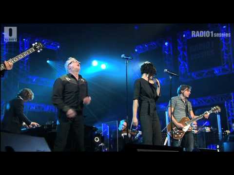 Meuris & Hooverphonic - 'Naar men zegt' // Radio 1 Sessies