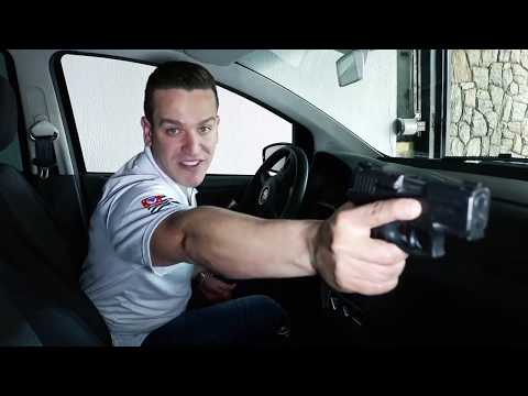 O Capitão FERNANDO FABIÃO ENSINA COMO MANUSEAR UMA ARMA DENTRO DE UM CARRO...SAIBA MAIS