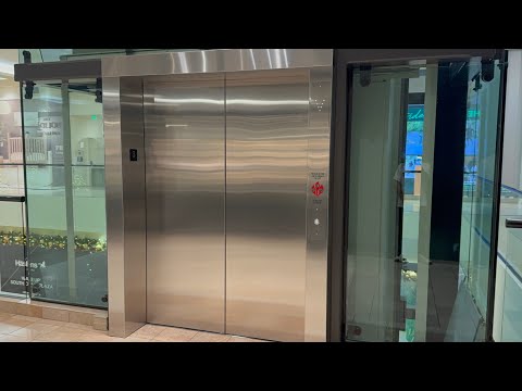 (EPIC MOTOR) BUSY! Modded Mitsubishi Hydraulic scenic elevator at South Coast Plaza Costa Mesa CA