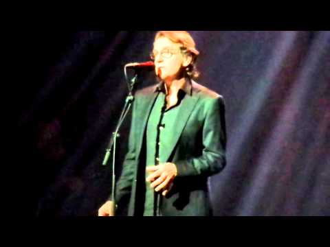 Videoclip de La voix du Crooner (Live) — Francis Cabrel