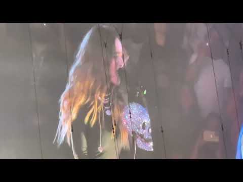 Bella Traición - Belinda ft. Nikki Clan (2000s Pop Tour)