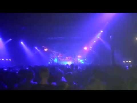 Partyraiser en F Noize playing Dave Dope - Trippin' ragga bitch