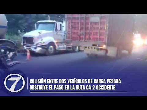 Colisión entre dos vehículos de carga pesada obstruye el paso en la ruta CA-2 Occidente