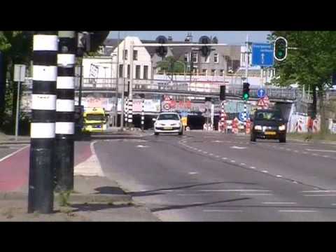 Ambulance 15-114 met spoed onderweg naar melding in Delft