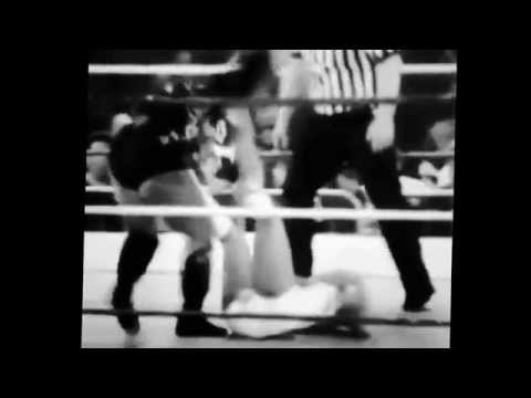 Natalya Sharpshooter vs Bull Nakano Scorpion Cross Body Lock