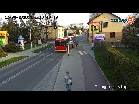 Czechowice-Dziedzice: Dziewczyna popchnęła koleżankę pod autobus. Potrącona nastolatka