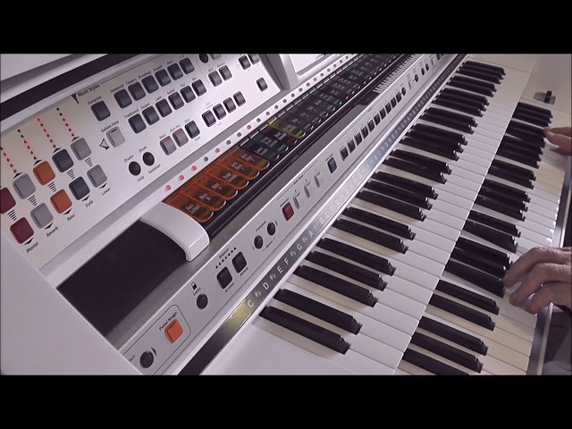 DÉJÀ VENDU …QUI SERA LE NOUVEAU PROPRIÉTAIRE DE CE BIJOUX? in Pianos & Keyboards in City of Montréal