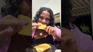 CHEGUEI DA RUA E TROUXE PASTEL E BANANA RaeL Uma delícia jantar aqui n roça 