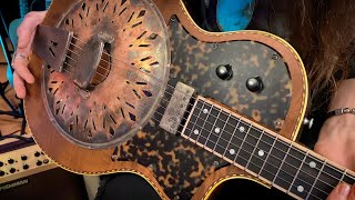Video thumbnail for Unboxing The “MAVIS” from Mule Resophonic Guitars by Justin Johnson