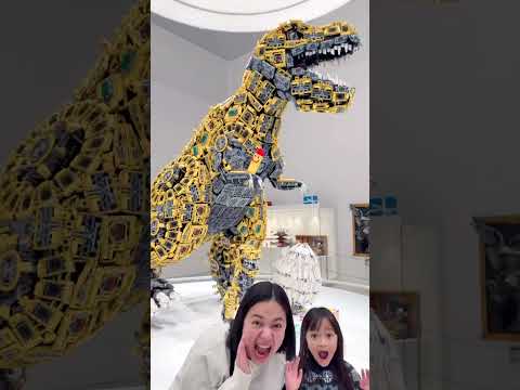 Mom and Ember shocked to see dinosaur 😱🤣🦖