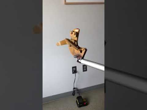 Electric fence stretcher