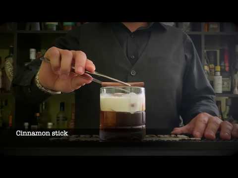 The Cocktail Club. How to make a White Russian. Recipe by Chino Márquez.
