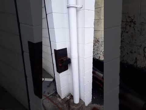 Vz Commodore fast forward to 19 minutes listen to it roar.