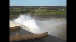 preview picture of video 'Canales de desagüe de Itaipú, 30 de junio de 2012'