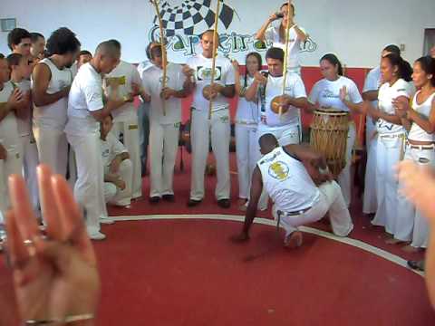GRUPO CAPOEIRAGEM - Professor Monkey e Contramestre Dentinho