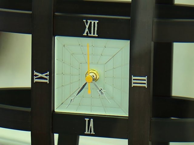 Японцы подарили ангарскому музею часы