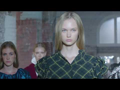 THE LABEL EDITION FASHION SHOW FILM - 080 BARCELONA FASHION WEEK DIGITAL FASHION EDITION SEPT20