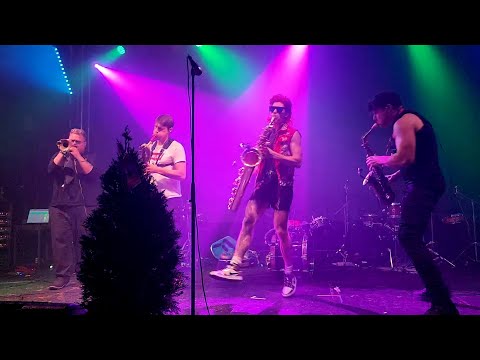 Moon Hooch and Too Many Zooz - (Subway Video) (Lucky Moon Zooz Tour)