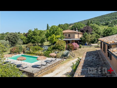 Visita dell'immobile | Montecchio (TR), Italy | Tenuta in posizione dominante con piscina e vigneto