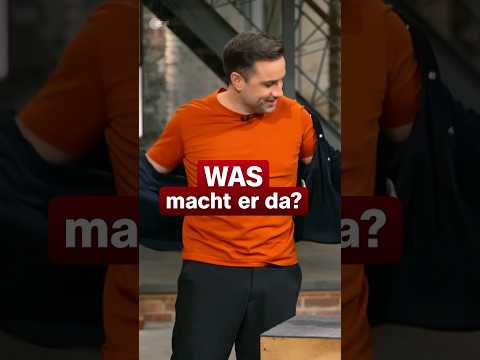 Video Thumbnail: David zeigt seine Eule! | Bares für Rares #shorts