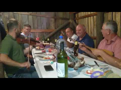 Marko Marković i Goran Blagojević sa društvom // Mi smo momci pravi veseljaci.2019